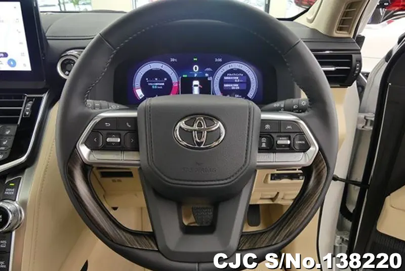 Toyota Land Cruiser in White for Sale Image 19