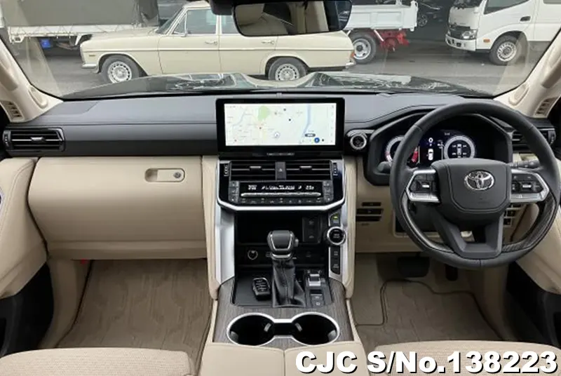 Toyota Land Cruiser in Black for Sale Image 3