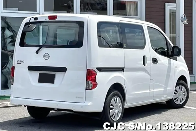 Nissan NV200 in White for Sale Image 2