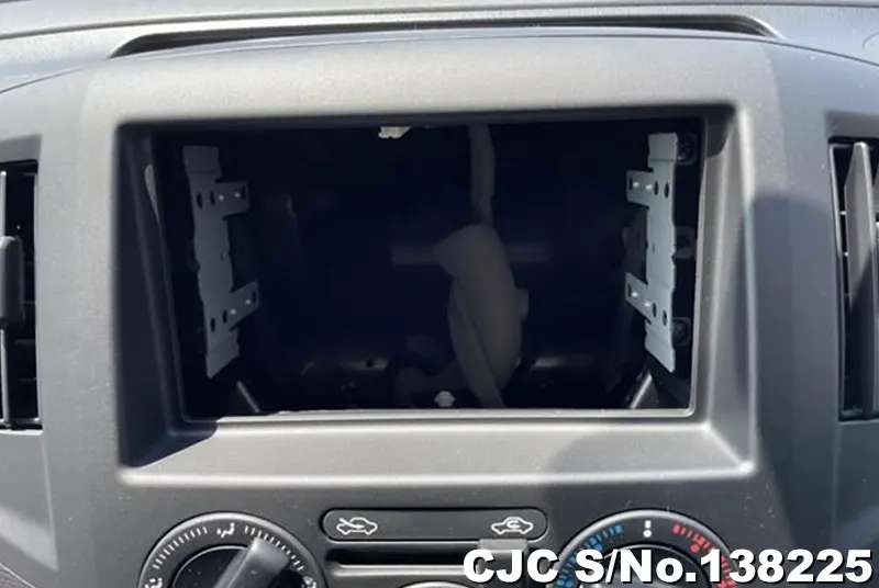 Nissan NV200 in White for Sale Image 13