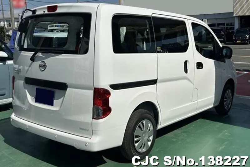 Nissan NV200 in White for Sale Image 2
