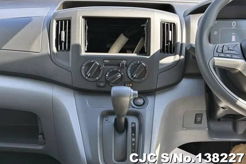 Nissan NV200 in White for Sale Image 9