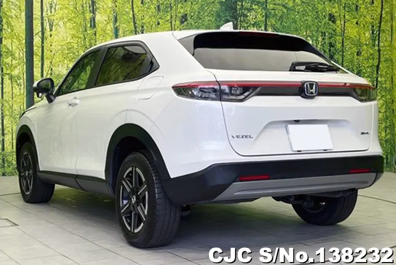 Honda Vezel in White for Sale Image 1