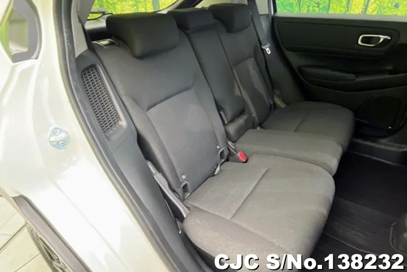 Honda Vezel in White for Sale Image 10