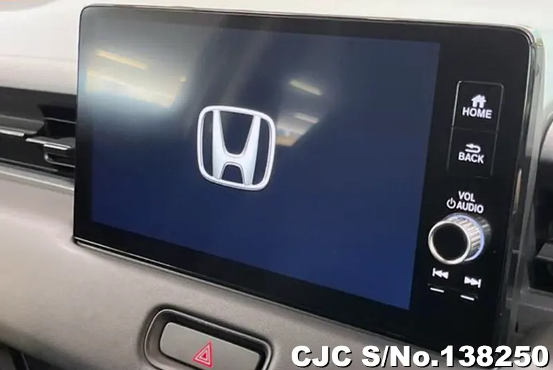 Honda Vezel in White for Sale Image 4