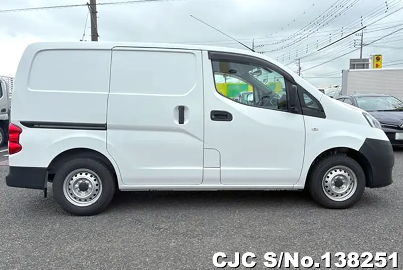 Nissan NV200 in White for Sale Image 3