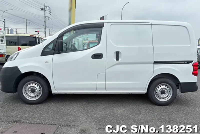 Nissan NV200 in White for Sale Image 4