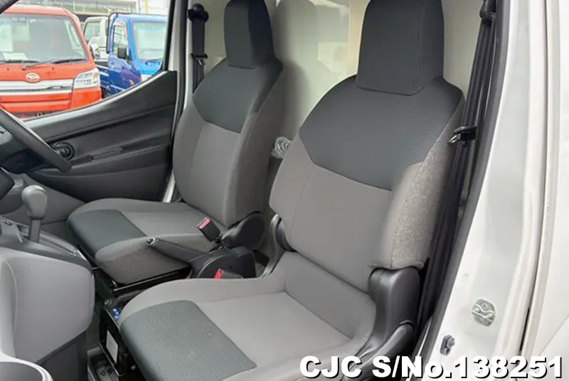 Nissan NV200 in White for Sale Image 8