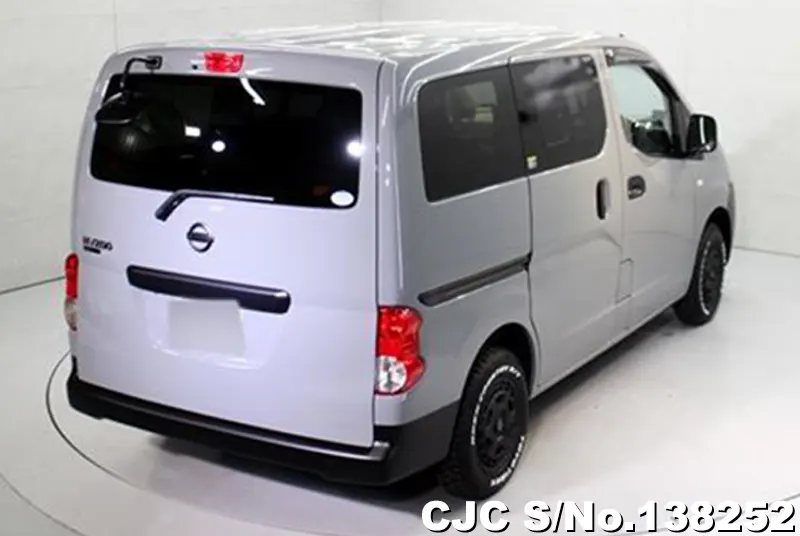 Nissan NV200 in Silver for Sale Image 2