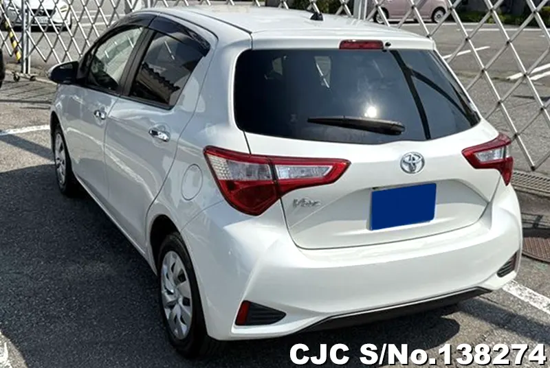 Toyota Vitz in Pearl for Sale Image 1