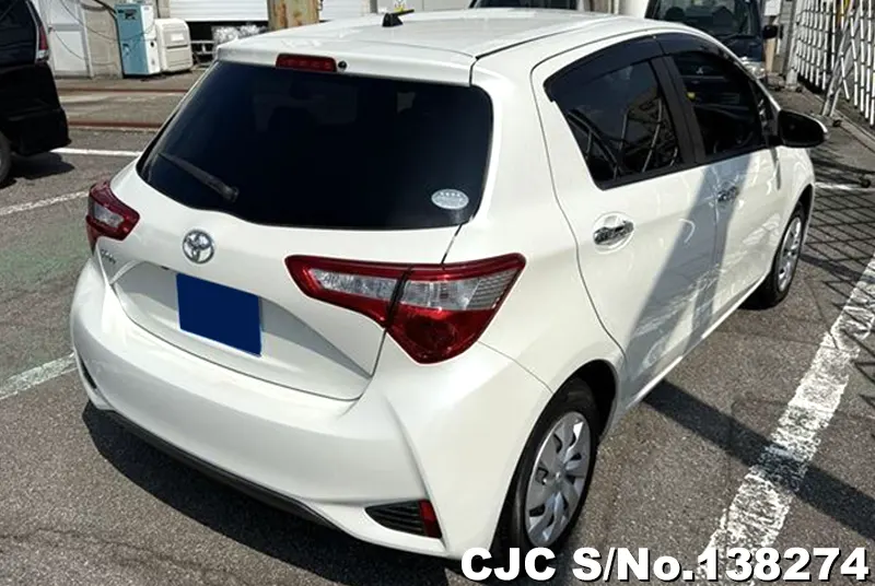 Toyota Vitz in Pearl for Sale Image 2