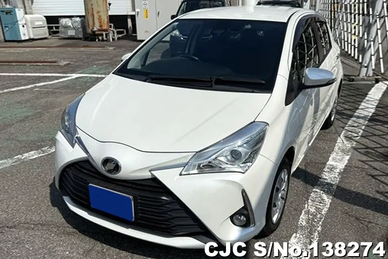 Toyota Vitz in Pearl for Sale Image 3