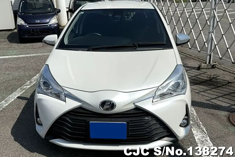 Toyota Vitz in Pearl for Sale Image 4