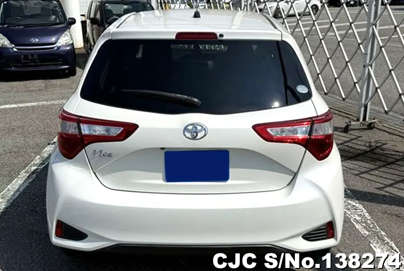 Toyota Vitz in Pearl for Sale Image 5