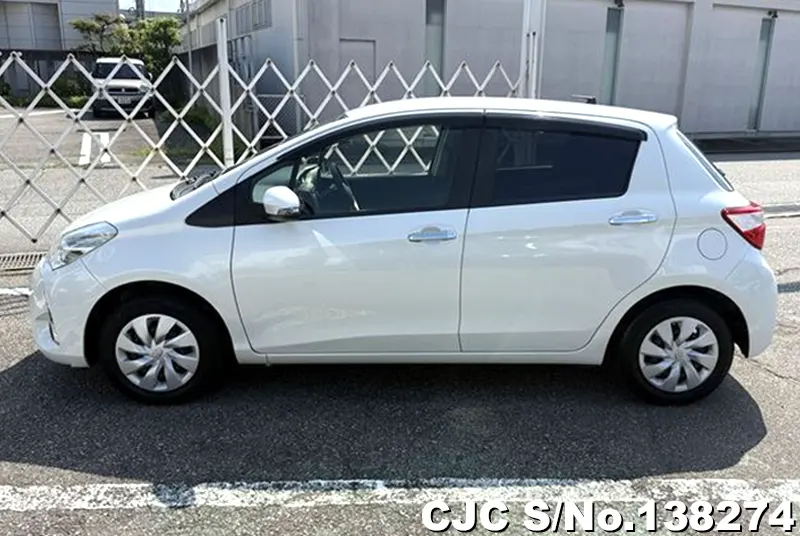 Toyota Vitz in Pearl for Sale Image 7