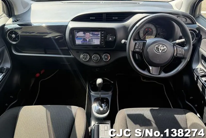Toyota Vitz in Pearl for Sale Image 9