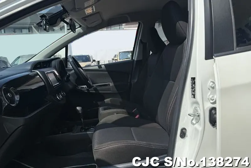 Toyota Vitz in Pearl for Sale Image 11