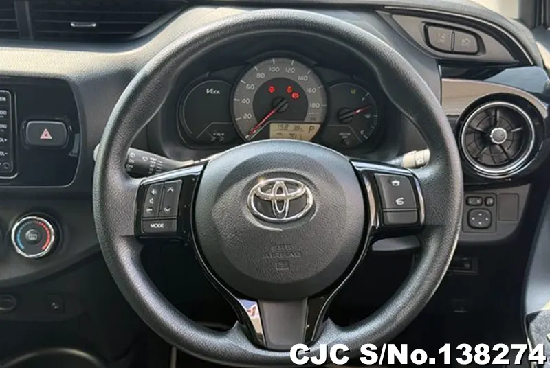 Toyota Vitz in Pearl for Sale Image 13