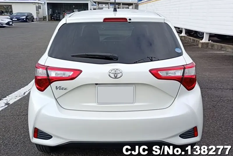 Toyota Vitz in White for Sale Image 5