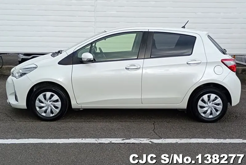 Toyota Vitz in White for Sale Image 7
