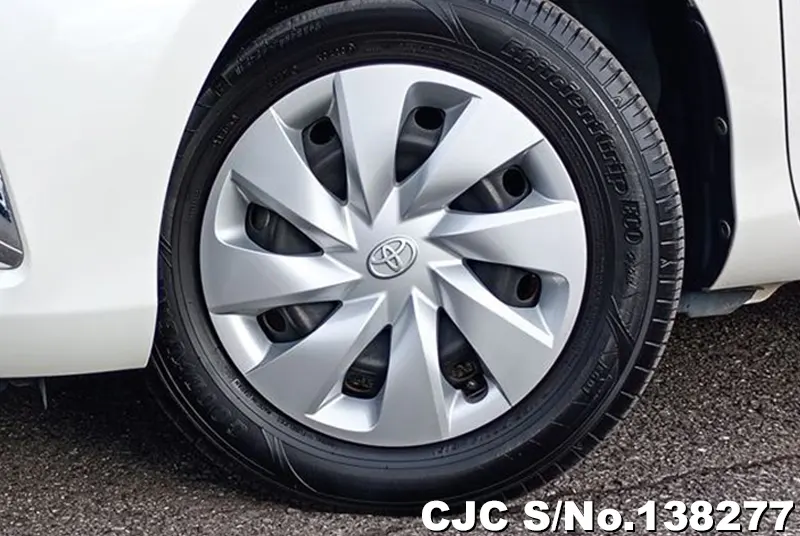 Toyota Vitz in White for Sale Image 18