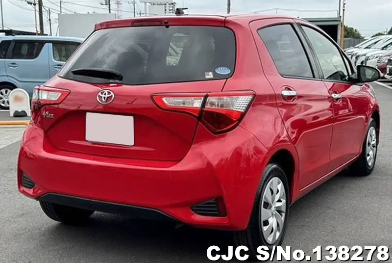 Toyota Vitz in Red for Sale Image 2