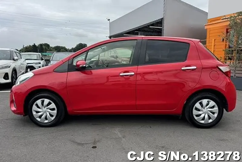 Toyota Vitz in Red for Sale Image 7