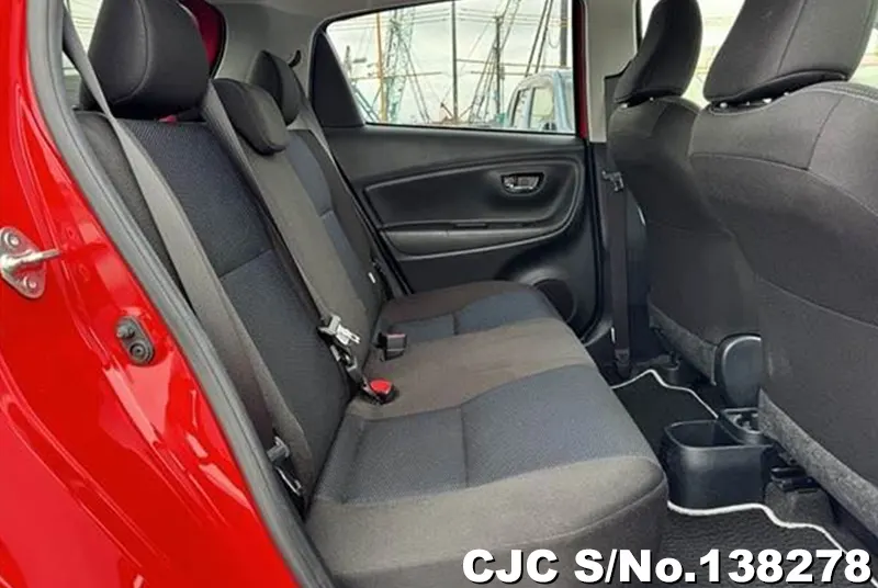 Toyota Vitz in Red for Sale Image 12