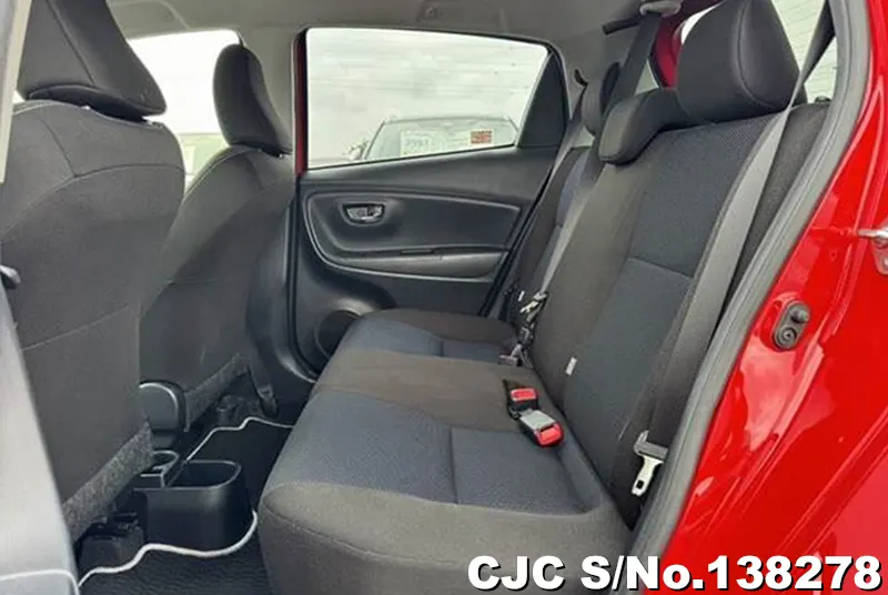 Toyota Vitz in Red for Sale Image 13