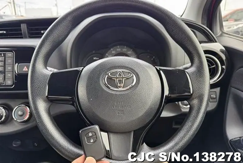 Toyota Vitz in Red for Sale Image 14