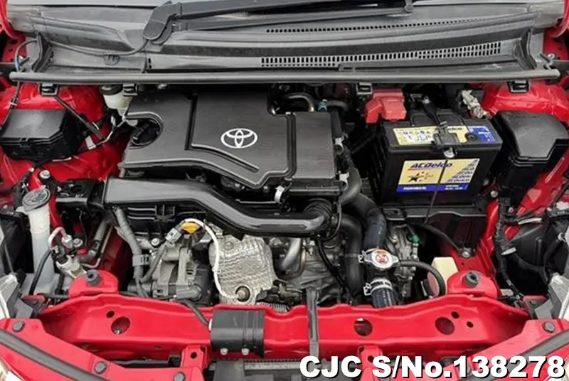 Toyota Vitz in Red for Sale Image 19