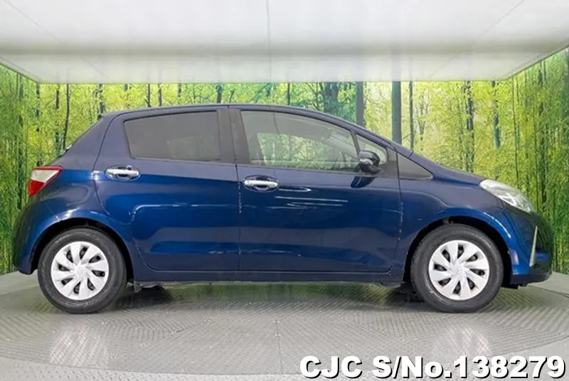Toyota Vitz in Blue for Sale Image 6