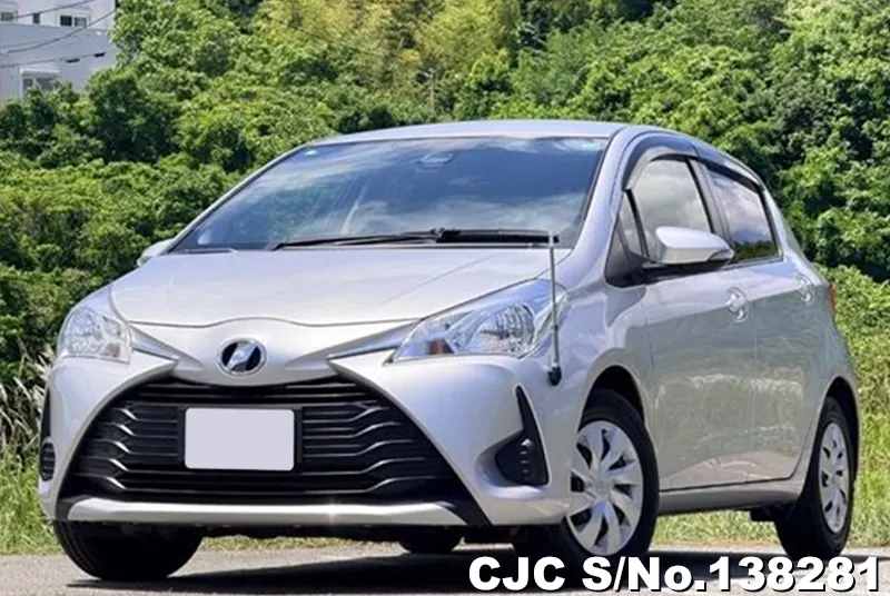 Toyota Vitz in Silver for Sale Image 3