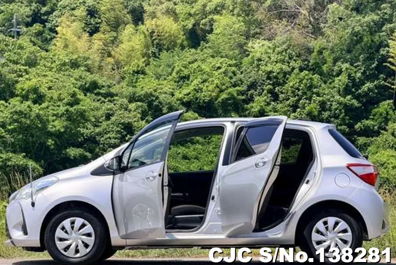 Toyota Vitz in Silver for Sale Image 10