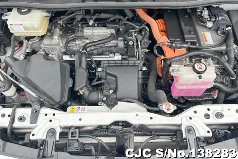 Toyota Voxy in White for Sale Image 7