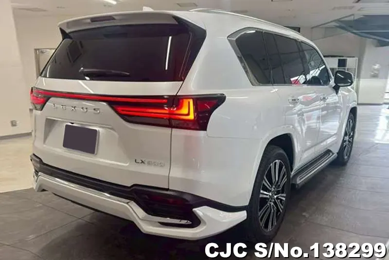 Lexus LX 600 in Pearl for Sale Image 2