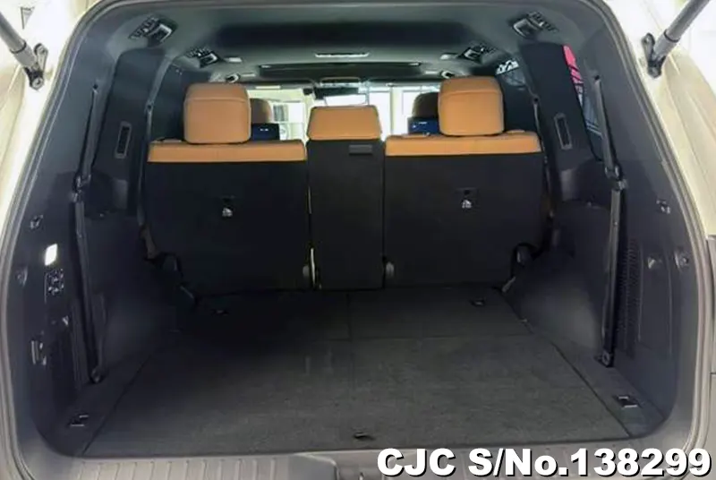Lexus LX 600 in Pearl for Sale Image 6