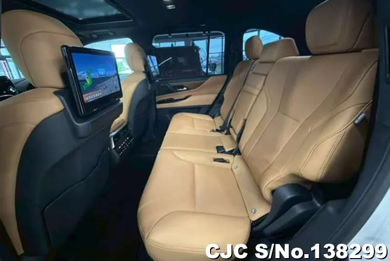 Lexus LX 600 in Pearl for Sale Image 12