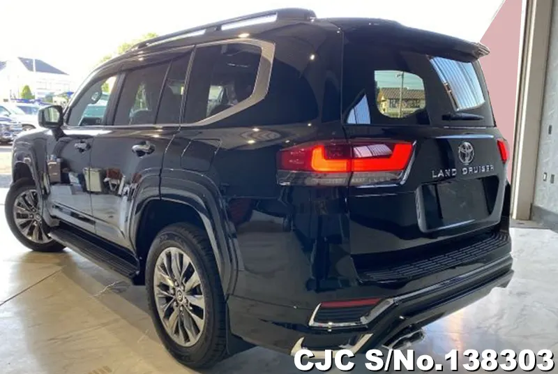 Toyota Land Cruiser in Black for Sale Image 1