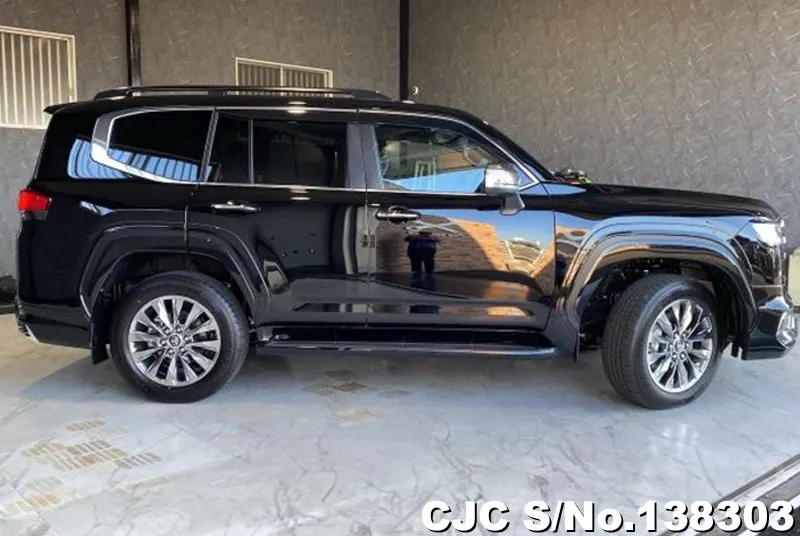 Toyota Land Cruiser in Black for Sale Image 6