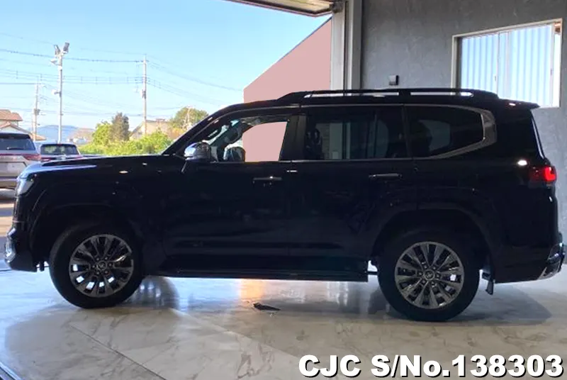 Toyota Land Cruiser in Black for Sale Image 7