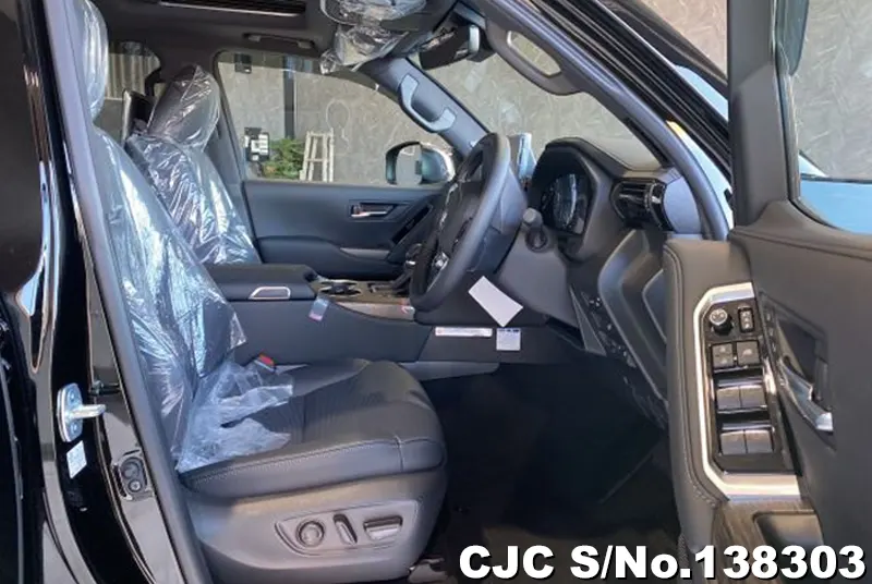 Toyota Land Cruiser in Black for Sale Image 10