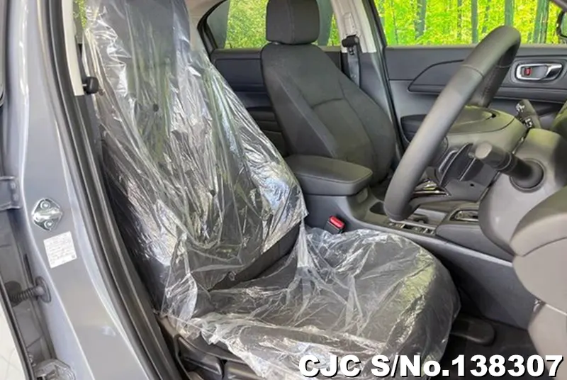 Honda Vezel in Gray for Sale Image 7