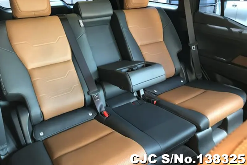 Lexus GX 550 in Pearl for Sale Image 12