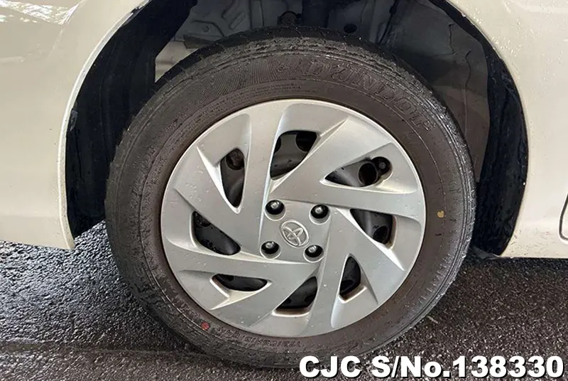 Toyota Corolla Axio in white for Sale Image 10