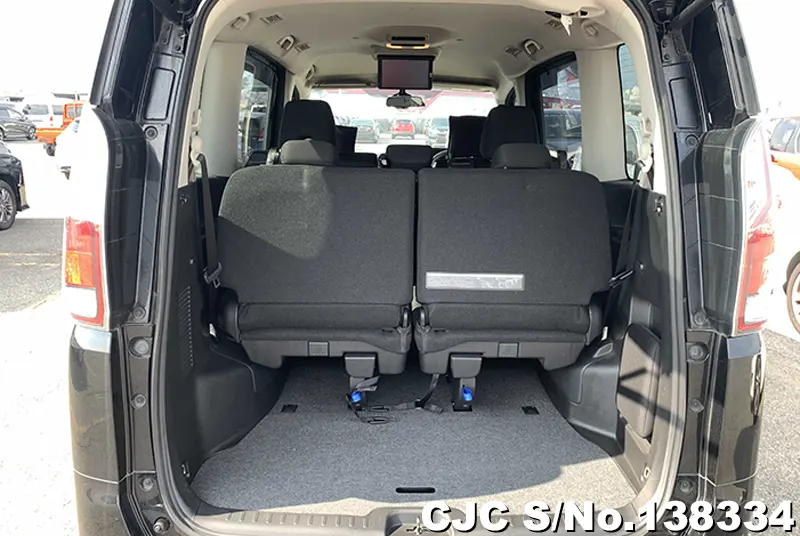 Nissan Serena in black for Sale Image 4