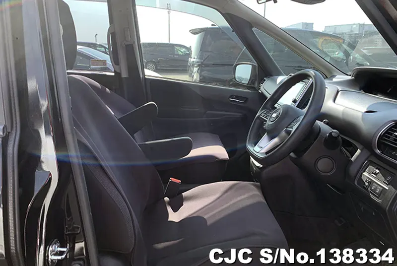 Nissan Serena in black for Sale Image 6