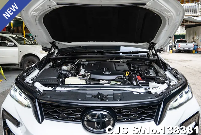 Toyota Fortuner in White for Sale Image 15