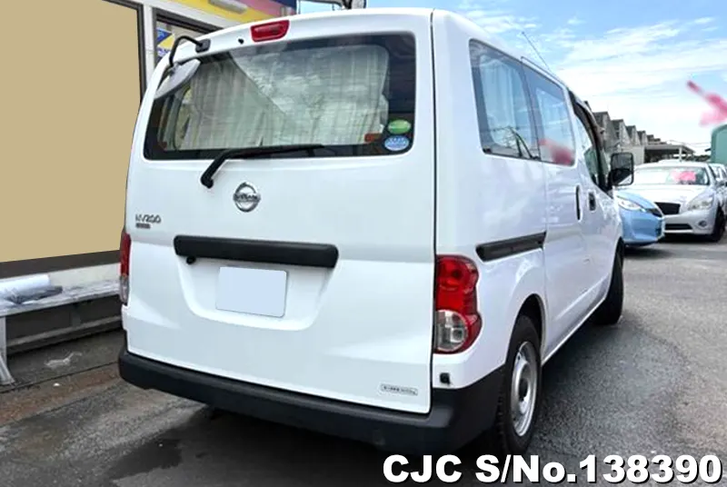 Nissan NV200 in White for Sale Image 2