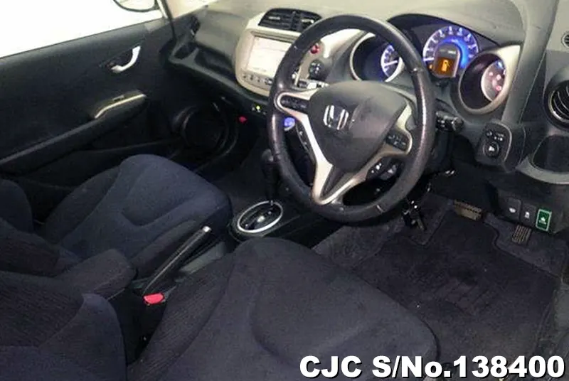Honda Fit in White for Sale Image 2